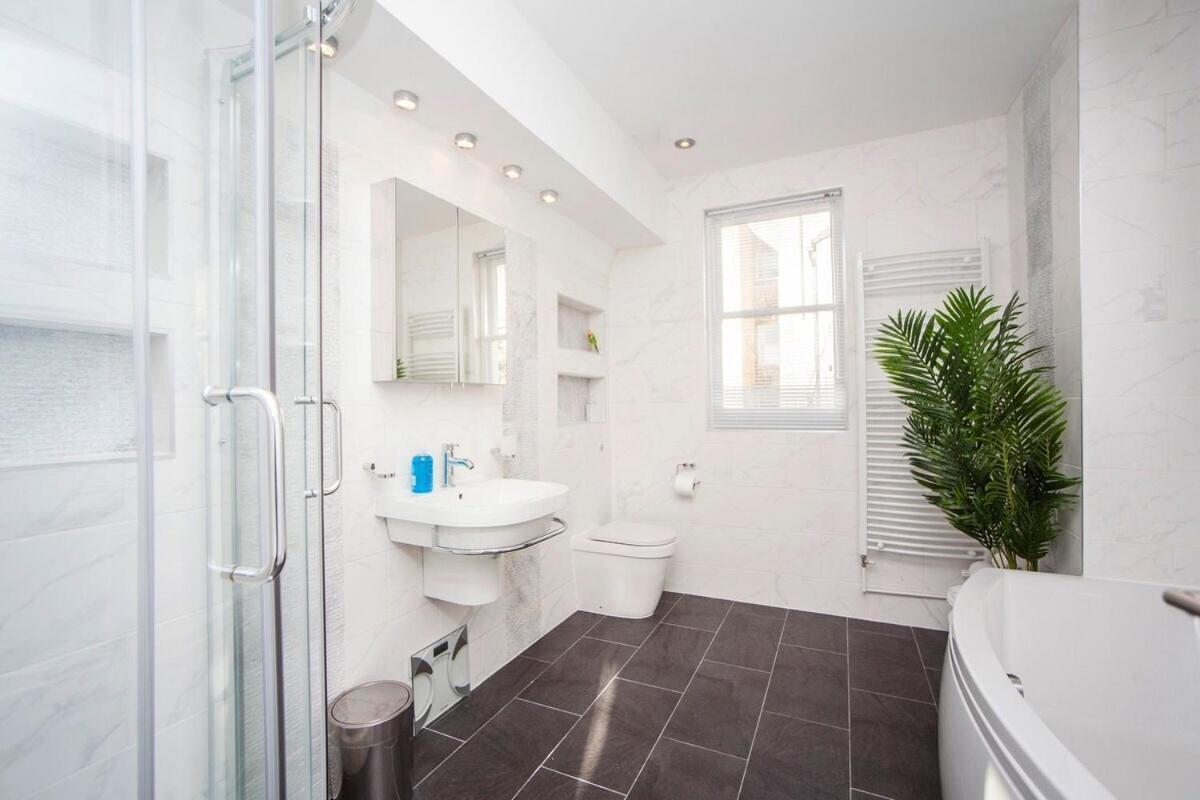 ※ Spacious Georgian Coach House & With Parking باث المظهر الخارجي الصورة